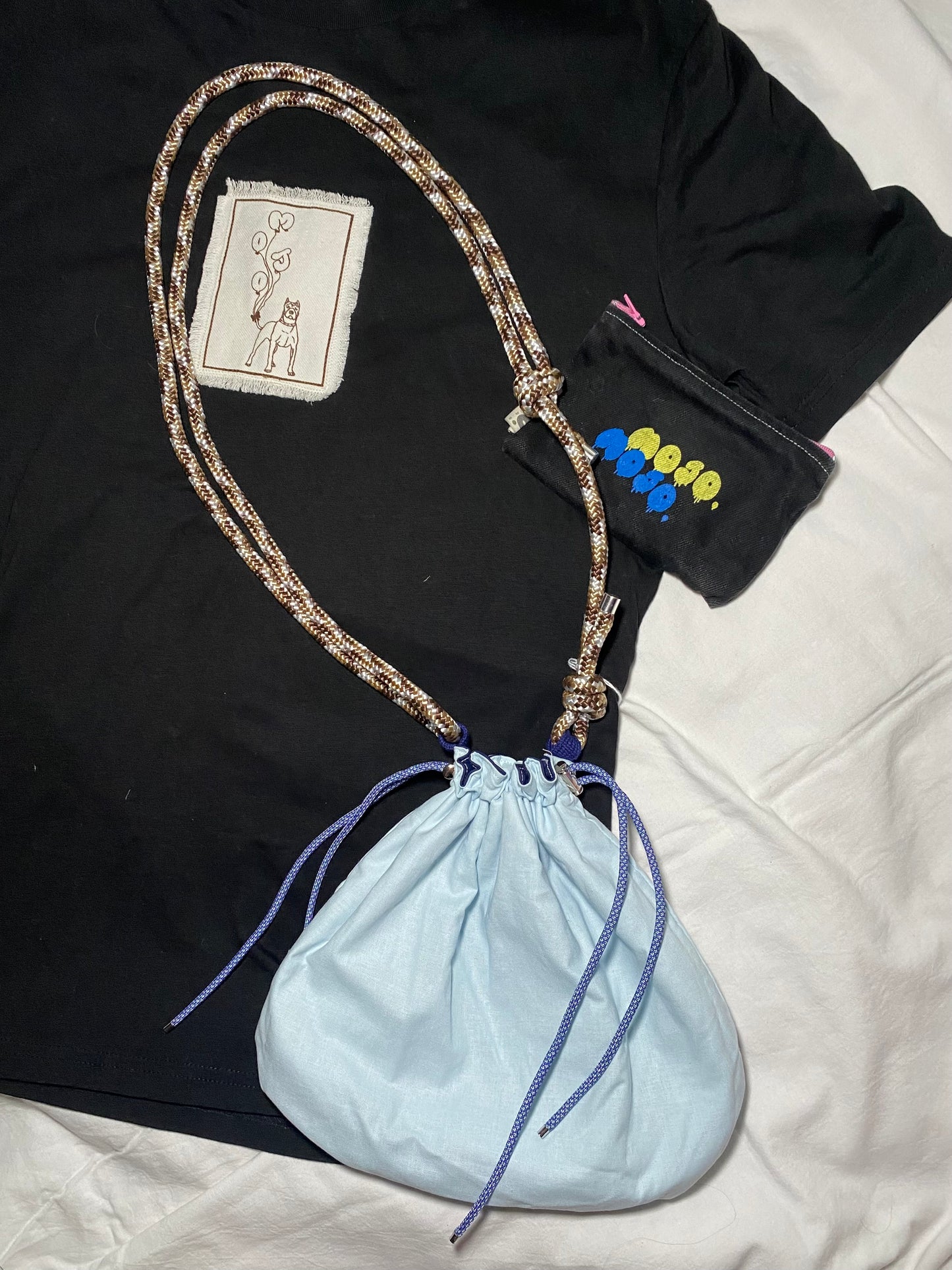 MojoBourse en imperméable marine et toile bleu ciel 🎣