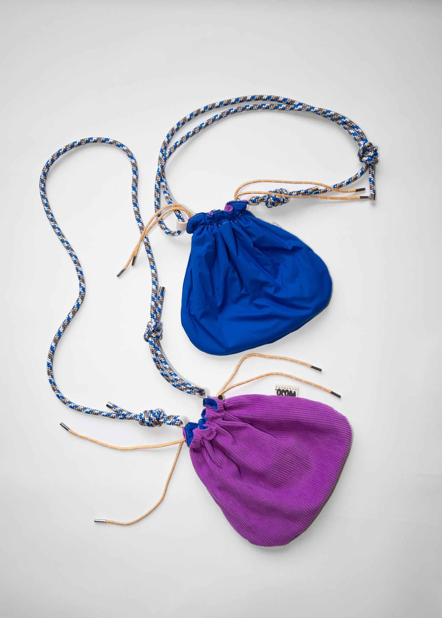 Mojo Bourse (velours côtelé violet & imperméable bleu électrique )