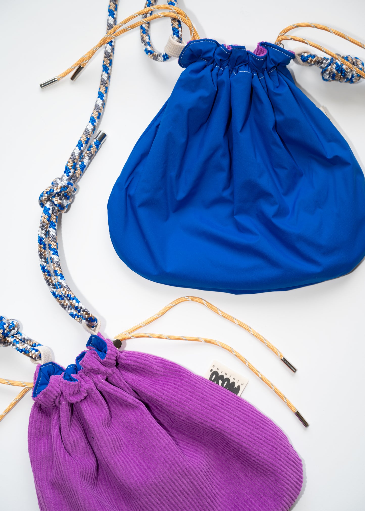 Mojo Bourse (velours côtelé violet & imperméable bleu électrique )