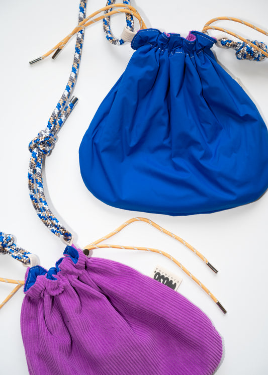 Mojo Bourse (velours côtelé violet & imperméable bleu électrique )