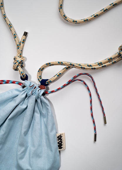 Mojo Bourse (imperméable terracotta & toile de coton bleu ciel)