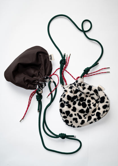 Mojo Bourse (polaire motif vache et imperméable marron)