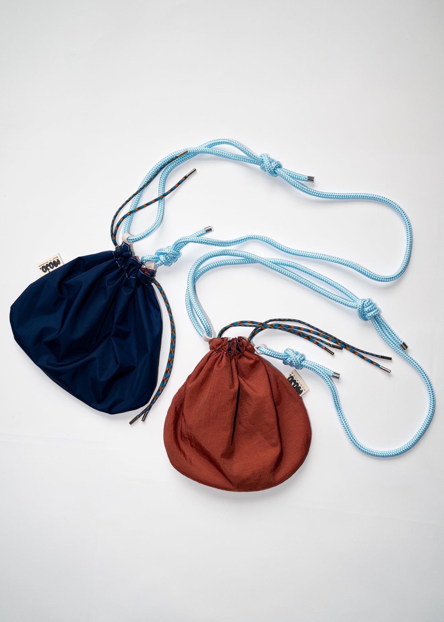 Mojo Bourse (imperméable terracotta et marine)