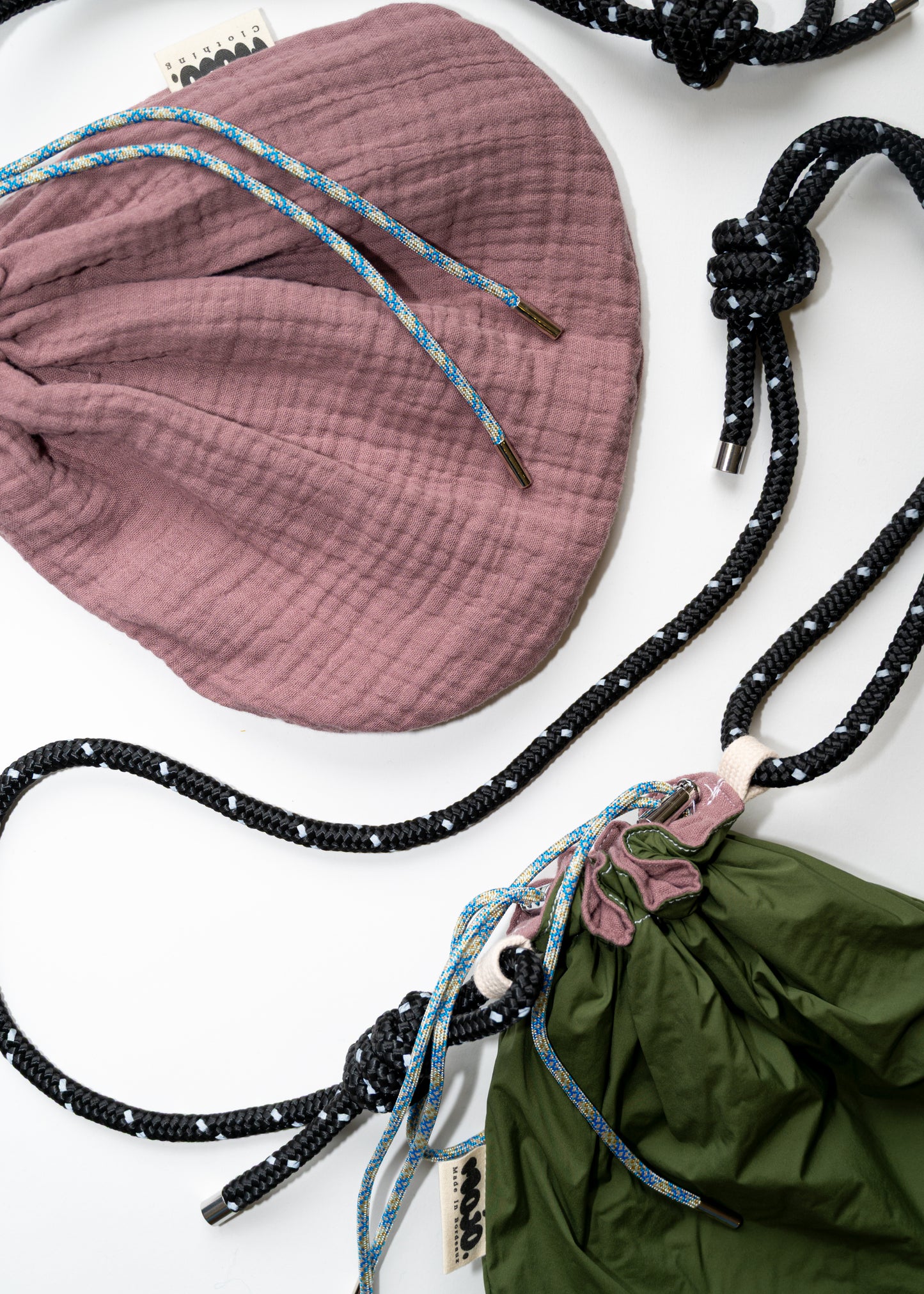 Mojo Bourse (gaze de coton taupe & imperméable kaki)