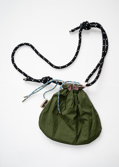 Mojo Bourse (gaze de coton taupe & imperméable kaki)