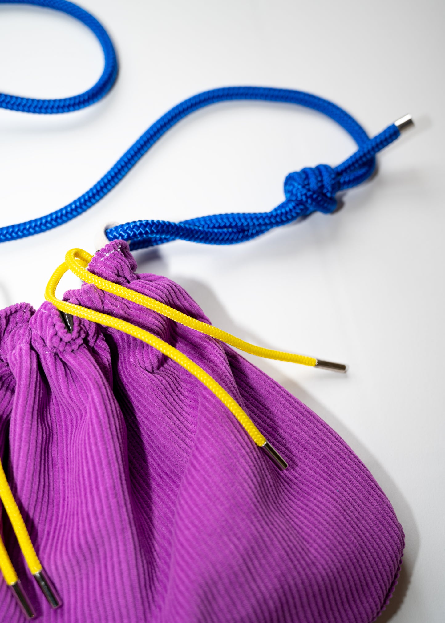 Mojo Bourse (velours violet & imperméable marron)
